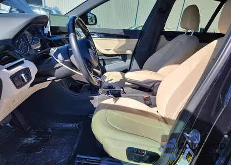 2017 BMW X1 xDrive28I z USA, uszkodzony, nr VIN WBXHT3C37H5F87044